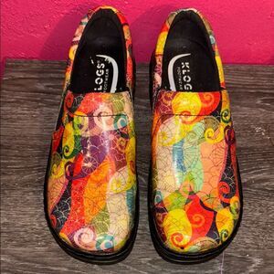 Klogs colorful swirls print shoes. Size 6.5.